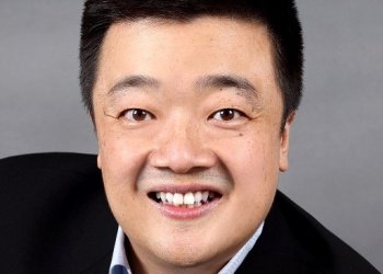 Bobby Lee Presents First 'Hands-On' With Ballet Wallet At CES