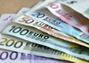 EU: Population Rejecting Cashless Society