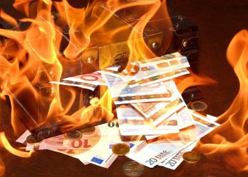 Bitcoin is Worthless, Says Market Forecaster Peter Schiff