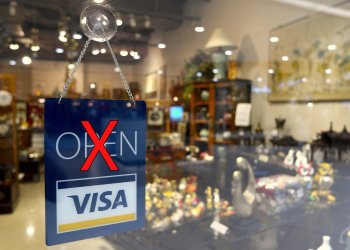 Bitcoin Core Developer Scorns BitPay After Mass Debit Card Shutdown