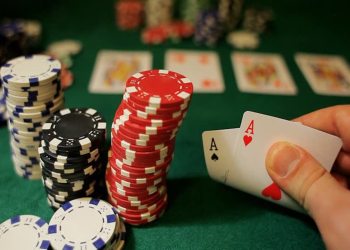 Bitcoin Price Analysis: Are Sellers Hodling or Folding?