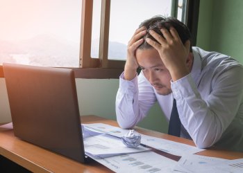 Bitcoin Dips Below $9000 As Upbit Investigation Worries Korean Traders