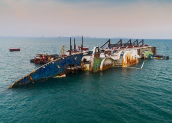 Like Rats Fleeing a Sinking Ship, Bankers Leaving En Masse for Crypto