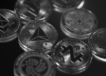 bitcoin sluggish altcoins bullish