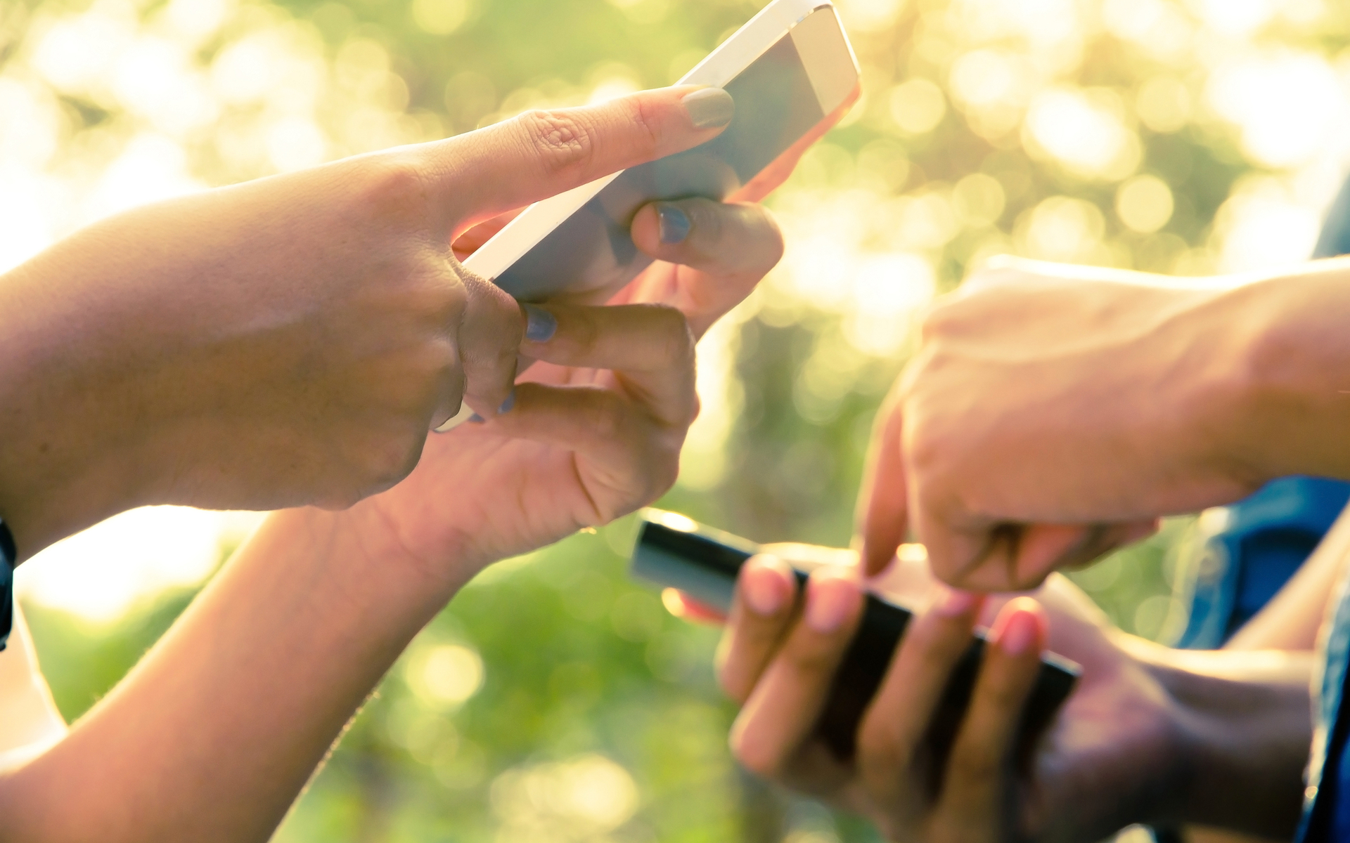 Send Bitcoin Over Social Media Apart from Facebook