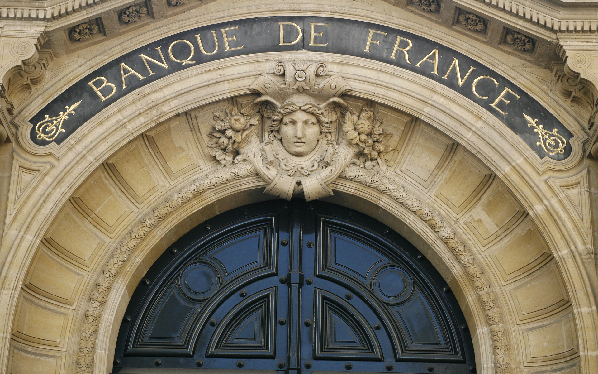 france against private crypto