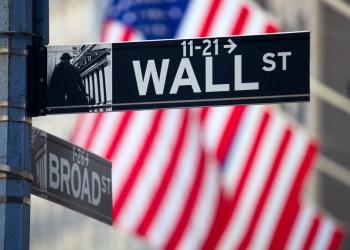 Bitcoin May Break Below $9K on Wall Street Correlation: Stock Analyst
