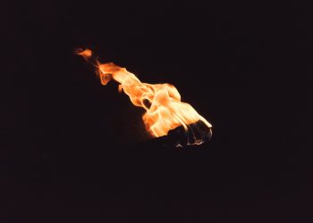 Ethereum Could See a “Violent Dump” to $250 as It Taps Key Resistance