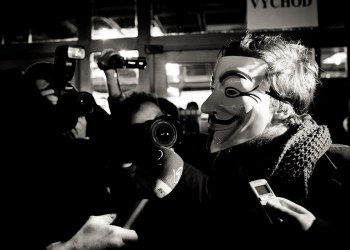 BitClout, paparazzi around an anonymous figure