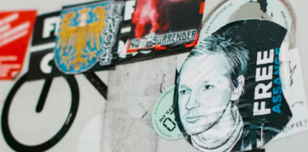 AssangeDAO Julian Assange