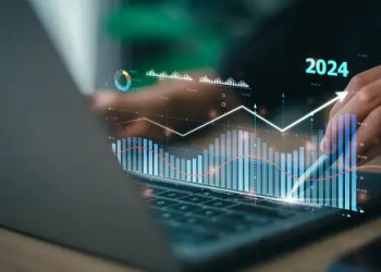 Crypto Expert Forecasts Major US Stock Market Rally, What This Means For Bitcoin