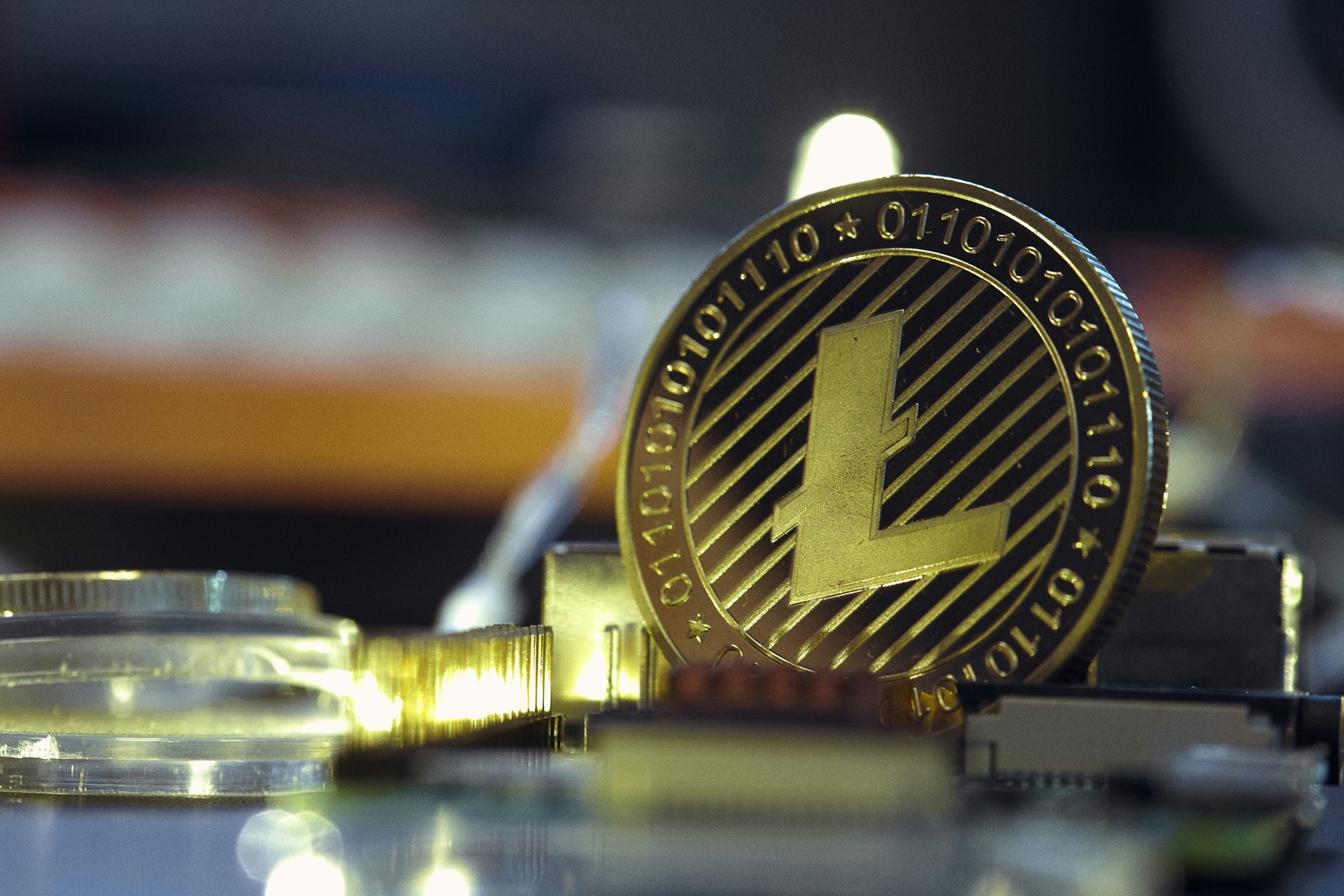 Litecoin - 5 Altcoin yang Bisa Meroket Berkat Hype Cardano ETF!
