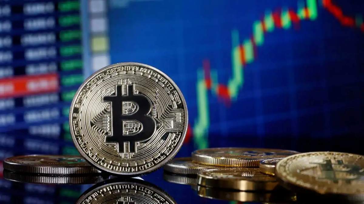 El precio de Bitcoin subirá en 2025, según DeepSeek y analistas.