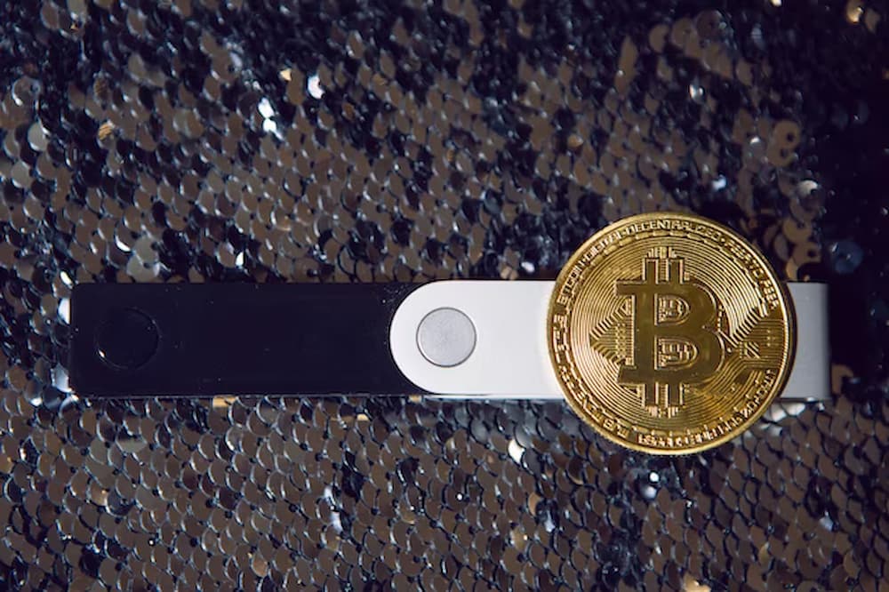 Ví Phần Cứng (Hardware Wallet)