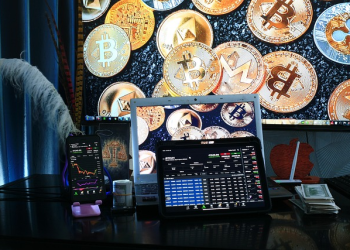 Shiba Inu klaar voor rally: 1.23 miljard SHIB verplaatst – welke crypto meme nu kopen?