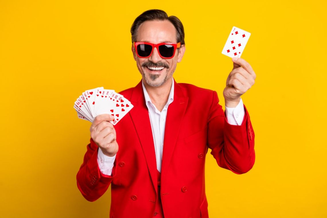 Kaip Žaisti Pokerį: Pokerio Taisyklės ir Patarimai Pradedantiesiems