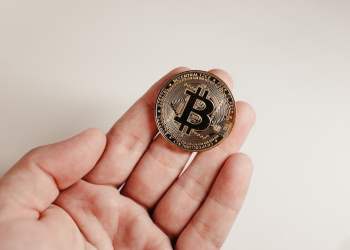 Британская компания инвестирует $5 млн в BTC на пике рыночной эйфории
