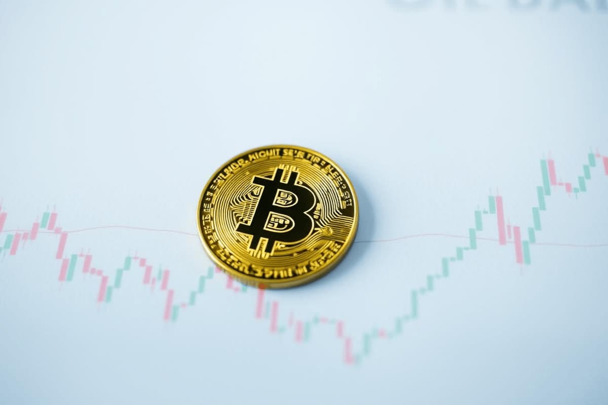 BTC จ่อ Breakout! ตลาดหุ้นพุ่ง หนุน Bitcoin วิ่งสู่ $120K