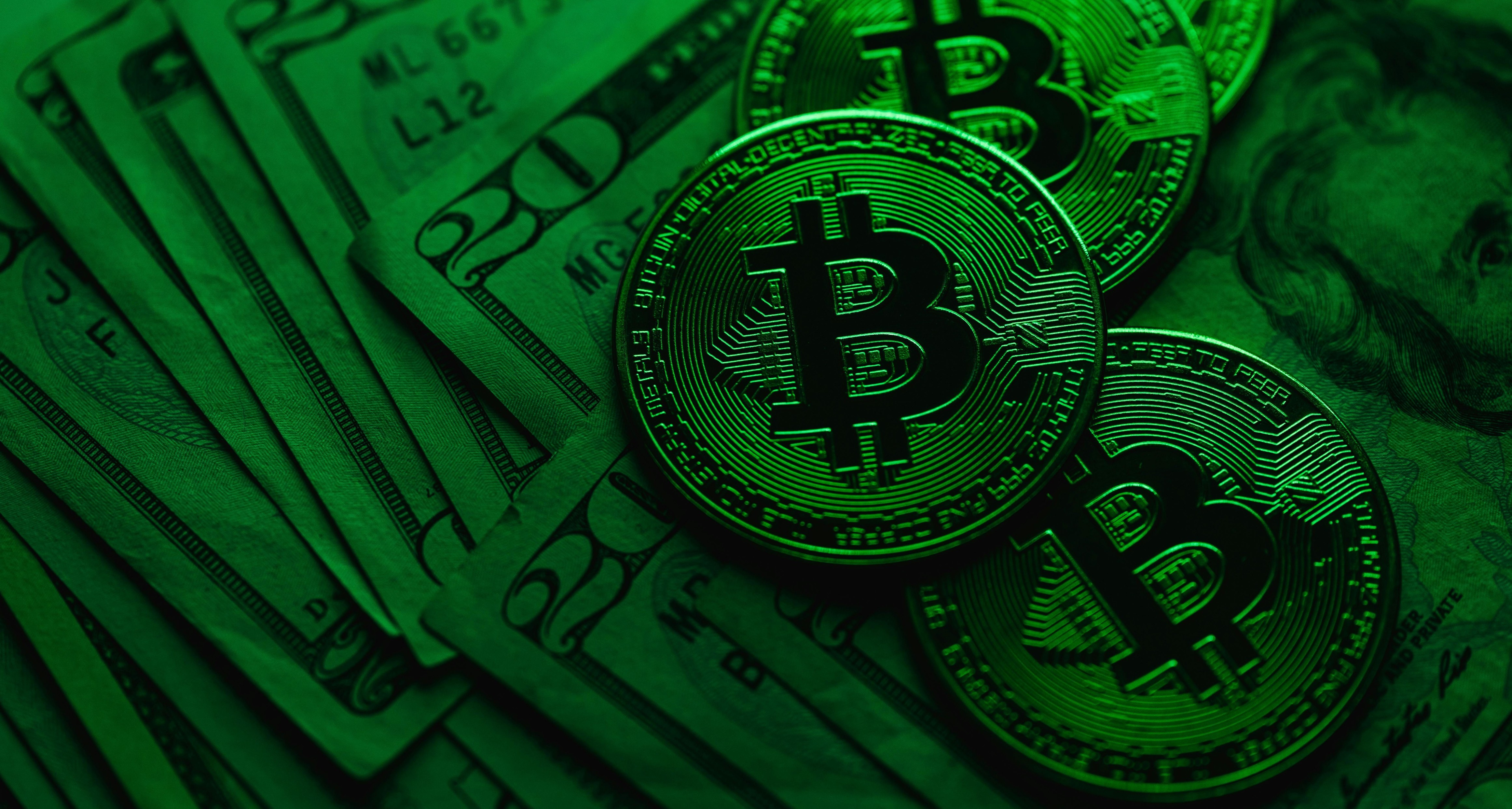 Top criptomonede - Bitcoin înregistrează un nou maxim de 118.000 USD