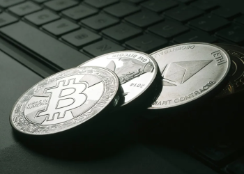 Эрик Трамп предупреждает инвесторов: “Не играйте против Bitcoin и Ethereum”